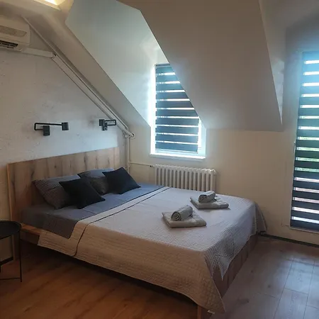 Blackwood Hill Apartment *